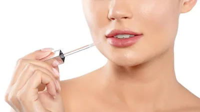 Perbandingan Lip Balm dan Lip Serum: Pilihan Tepat untuk Kelembapan Bibir
