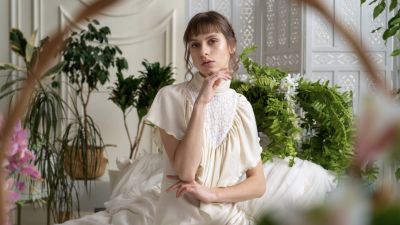 Dua Kutub Gaya Fashion Gen Z: Quiet Luxury vs. Maximalist Look