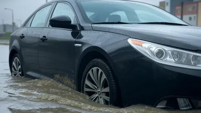 Tips Penting Menghadapi Mobil yang Terendam Banjir