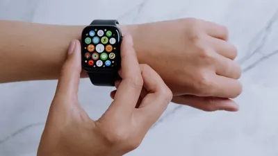 Meta Siapkan Smartwatch Baru untuk Saingi Apple Watch