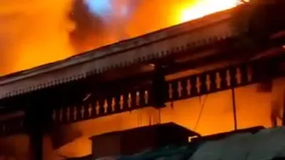 Kebakaran Hebat Melanda Pasar Taman Puring, Ratusan Kios Terbakar