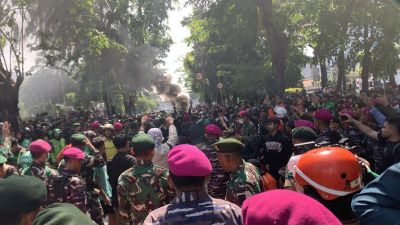 Ketegangan di Jakarta: Aksi Unjuk Rasa di Depan Markas Brimob