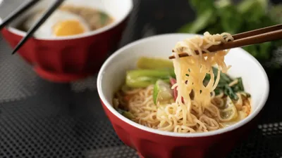 Tips Membuat Mi Instan Lebih Sehat dan Lezat
