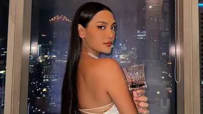 Kehamilan Erika Carlina Jadi Sorotan Publik