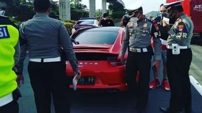 Penindakan 30 Mobil Sport Tanpa TNKB oleh Ditlantas Polda Metro Jaya