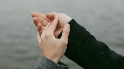 Mengapa Tangan Sering Dingin? Temukan Jawabannya
