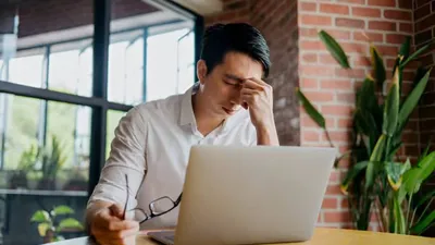 Bahaya Duduk Terlalu Lama di Era Digital dan Cara Menghindarinya
