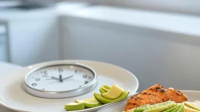 Keto vs Intermittent Fasting: Memahami Perbedaan Dua Tren Diet Populer