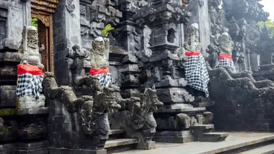 Erupsi Gunung Lewotobi Laki-laki Membatalkan Belasan Penerbangan di Bali