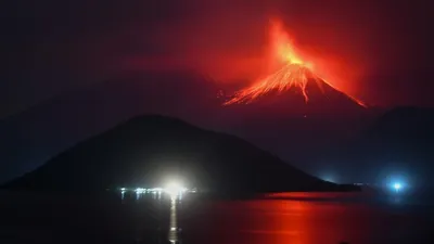 Gunung Lewotobi Kembali Meletus, Masyarakat Diminta Waspada
