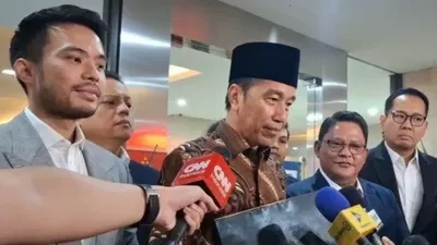 Penolakan Presiden Jokowi untuk Menampilkan Ijazah Asli: Alasan dan Dampak Hukum
