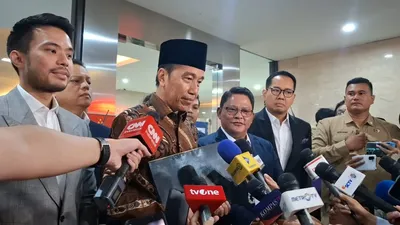 Jokowi Serahkan Ijazah Asli untuk Menjawab Tuduhan Ijazah Palsu