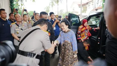 Kapolri Jenderal Listyo Sigit Prabowo Bertemu Megawati di Momentum Ulang Tahun