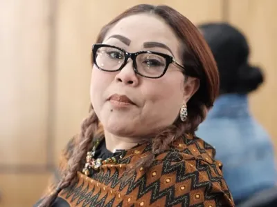 Drama Finansial Nunung: Dari Rekening Nol hingga Tagihan Utang Anaknya