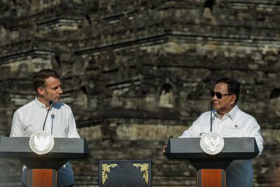Kesan Presiden Prancis Macron Saat Kunjungi Candi Borobudur