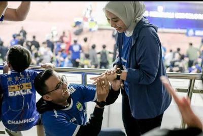 Anak Dedi Mulyadi Lamar Wabup Garut Putri Karlina di Stadion GBLA saat Persib Juara