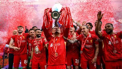 Setelah 35 Tahun, Liverpool Kembali Angkat Trofi Liga Inggris di Depan Fans