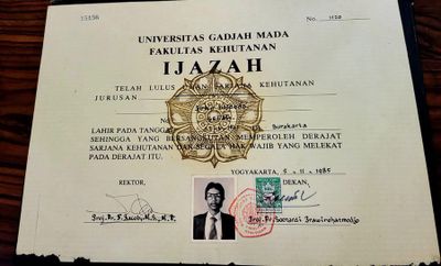 Kenapa Jokowi Masih Sembunyikan Ijazah Asli?