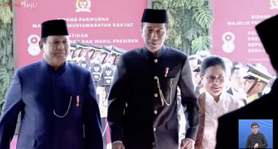 Jokowi Tunjukkan Ijazah SD hingga UGM di Polda Metro Jaya