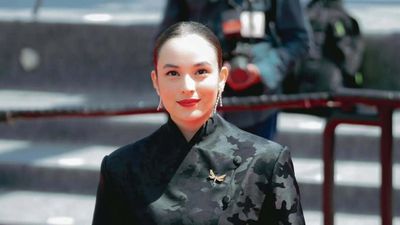 Chelsea Islan Tampil Mengesankan di Cannes Film Festival 2025, Anggun Berkebaya Janggan