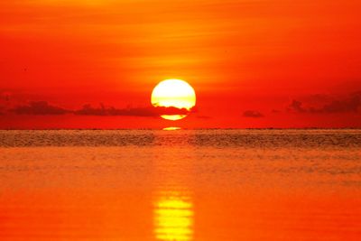 9 Tempat Sunset Tercantik di Indonesia yang Gak Banyak Orang Tahu dan Wajib Dikunjungi