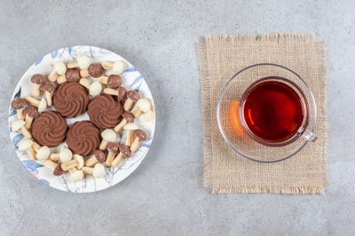 Apakah Cokelat dan Teh Bisa Membantu Menurunkan Tekanan Darah?
