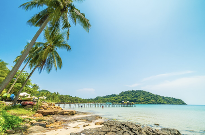 Destinasi Liburan Akhir Tahun di Pantai yang Wajib Kamu Kunjungi