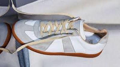 Sepatu Sneakers Lokal yang Wajib Kamu Miliki