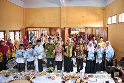 Wagub Lampung Serahkan Bantuan Sembako kepada Lembaga Kesejahteraan Sosial Anak