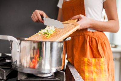 5 Arti Mimpi Memasak Menurut Primbon Jawa yang Bikin Penasaran
