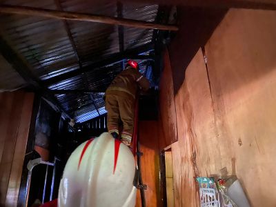 Diduga Akibat Korsleting, Kamar Rumah di Bontang Ludes Terbakar