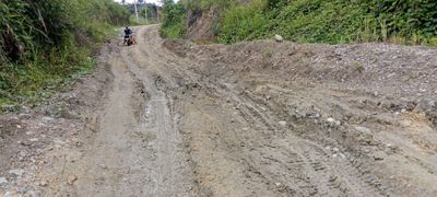 Puluhan Tahun Lewati Jalan Rusak, Warga Berharap Pemerintah Jangan Tutup Mata
