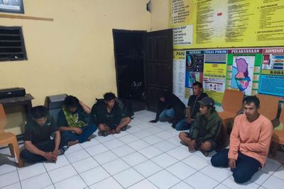 9 Pria di Pinrang Diamuk Warga karena Tebar Racun Ikan di Sungai