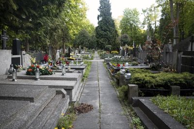 5 Arti Mimpi Berada di Pemakaman menurut Primbon Jawa, Pertanda Apa?
