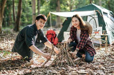 105 Caption Bahasa Inggris Camping di Alam, Singkat Lucu!