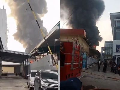 Kebakaran Lahap Gudang Karpet di Tanjung Priok Pagi Ini, Puluhan Damkar Diterjunkan