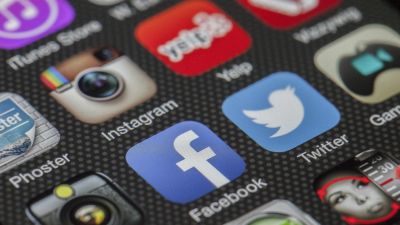 Dampak Media Sosial Terhadap Gaya Hidup Masyarakat Indonesia