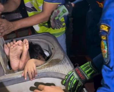 Bocah Depok Terjebak dalam Mesin Cuci Bikin Heboh, Damkar Turun Tangan