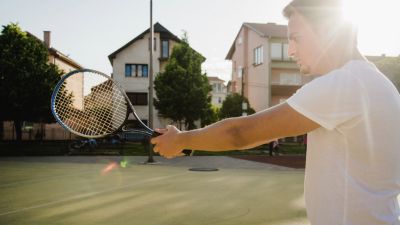 Teknik Memegang Raket untuk Pukulan Forehand yang Lebih Baik