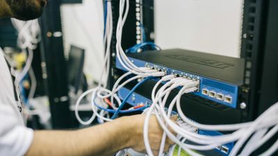 Transformasi Internet: Sejarah, Dampak, dan Tantangan Masa Depan