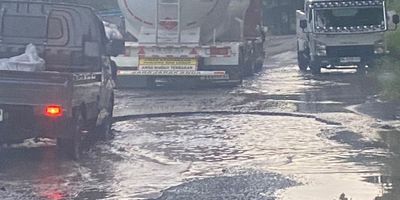 Jalanan Rusak Parah, Masyarakat Keluhkan Jalan Yang Ada di Perbatasan Mitra dan Minsel
