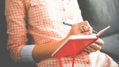 Menulis Jurnal: Solusi untuk Kesehatan Mental yang Lebih Baik