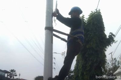 Warga Puji Penerangan Jalan Baru di Jalan Persahabatan