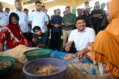 Gubernur Sumut Serap Keluhan Warga Pesisir Labura: Jalan Rusak dan Harga Sembako
