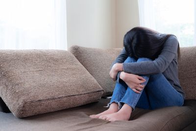Sering Merasa Tertinggal dari Teman Sebaya? Ini 6 Cara Hadapi Perasaan Itu