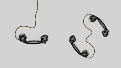 Revolusi Telepon: Dari Penemuan Alexander Graham Bell hingga Era Digital