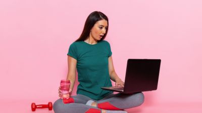 Memilih Outfit Nyaman untuk Bekerja dari Rumah dan Berolahraga