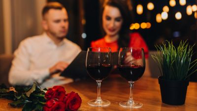 Inspirasi Outfit untuk Dinner Date: Formal hingga Kasual