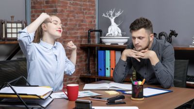 Persaingan Antara Model Kerja Corporate dan Freelance di Era Digital