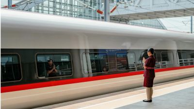 Evolusi Transportasi Umum di Indonesia: Dari Kolonial hingga Era Digital